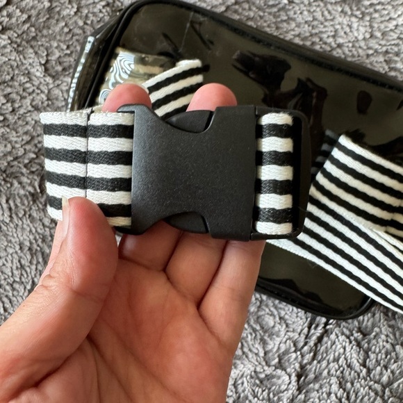 WHITE CLAW Plastic Belt Bag - Picture 5 of 7